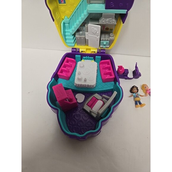 Polly Pocket Sweet Treat Cupcake Cafe Compact - Picture 3 of 9